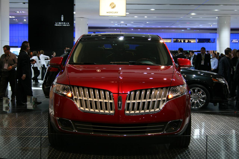 Illustration for article titled 2010 Lincoln MKT: Crossover For The Super-Segmented Masses